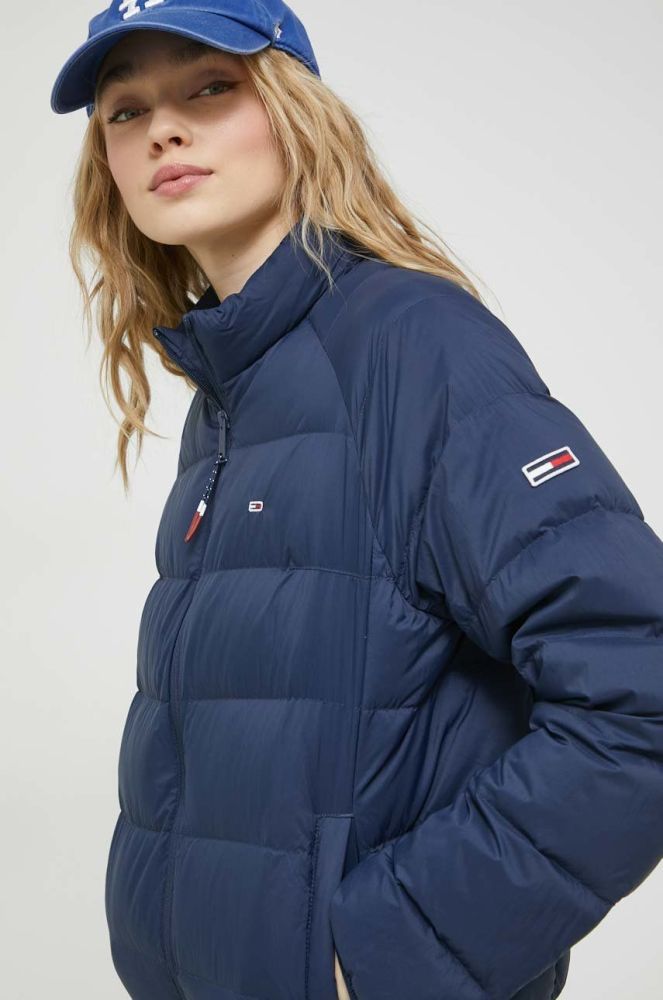 Пухова куртка Tommy Jeans жіноча колір синій перехідна (2887336)